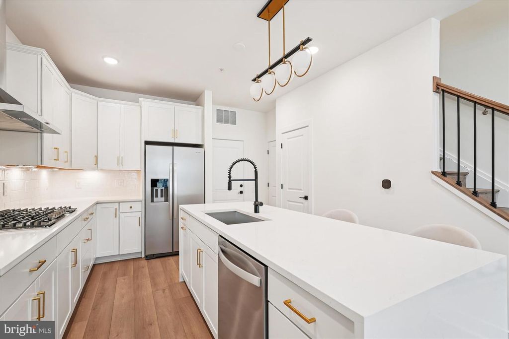 19820 LAVENDER DUST SQ, Ashburn, VA 20147