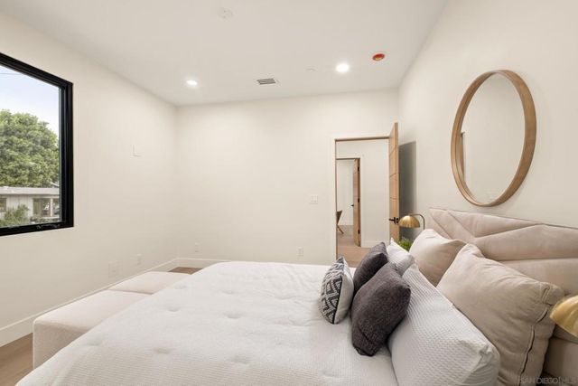 1531 33 Lieta St, San Diego, CA 92110