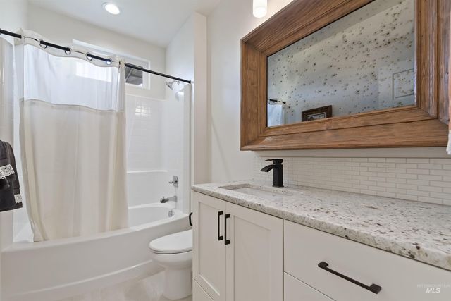 1494 N Longhorn Ave, Eagle, ID 83616