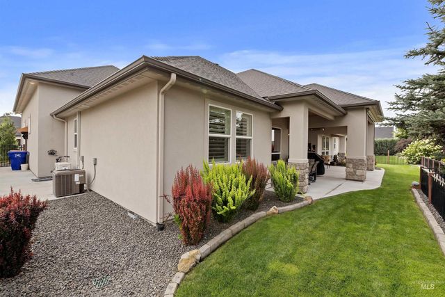 1494 N Longhorn Ave, Eagle, ID 83616