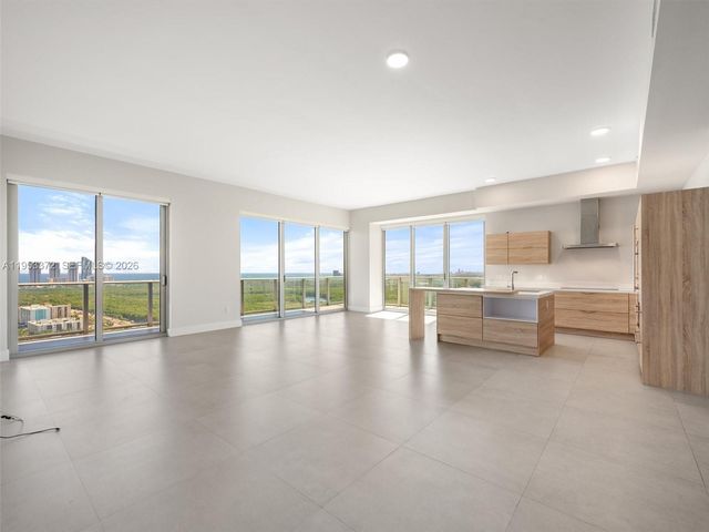 16385 Biscayne Blvd PH8, North Miami Beach, FL 33160