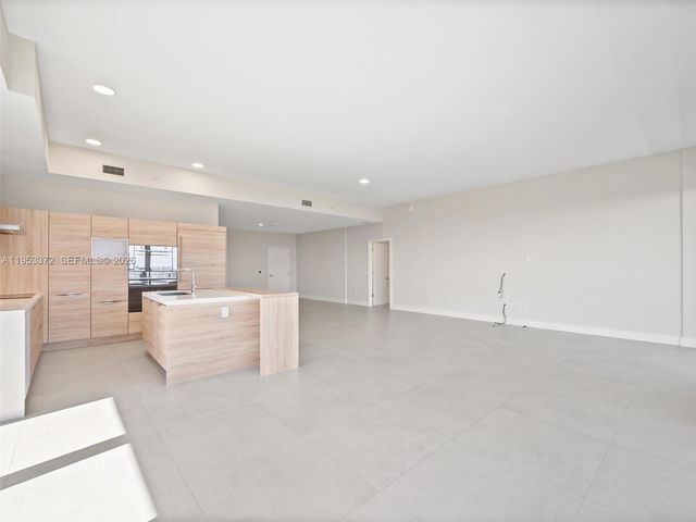 16385 Biscayne Blvd PH8, North Miami Beach, FL 33160