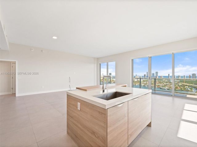 16385 Biscayne Blvd PH8, North Miami Beach, FL 33160