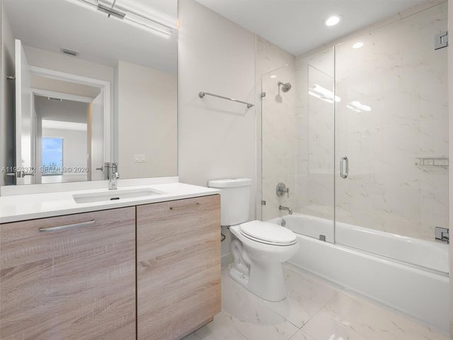 16385 Biscayne Blvd PH8, North Miami Beach, FL 33160