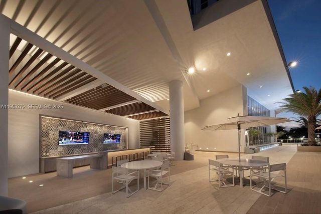 16385 Biscayne Blvd PH8, North Miami Beach, FL 33160