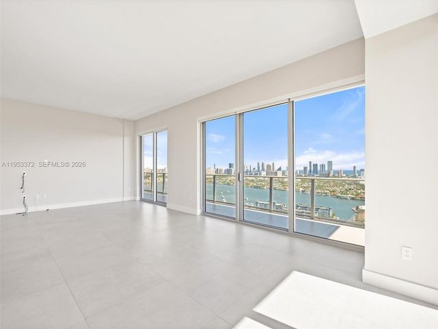 16385 Biscayne Blvd PH8, North Miami Beach, FL 33160