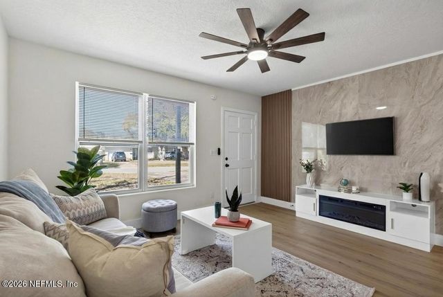 1633 DIBBLE Circle W, Jacksonville, FL 32246