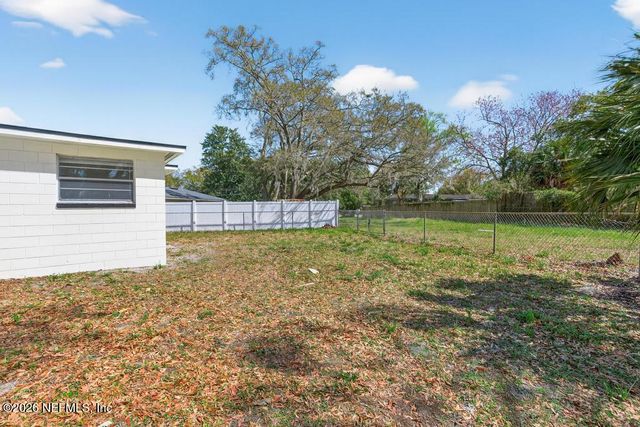 1633 DIBBLE Circle W, Jacksonville, FL 32246