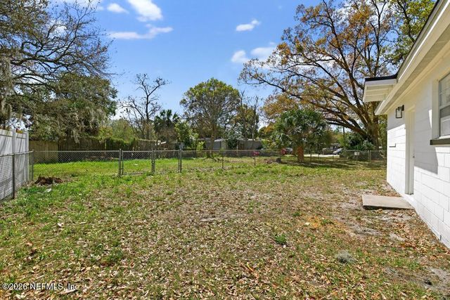 1633 DIBBLE Circle W, Jacksonville, FL 32246