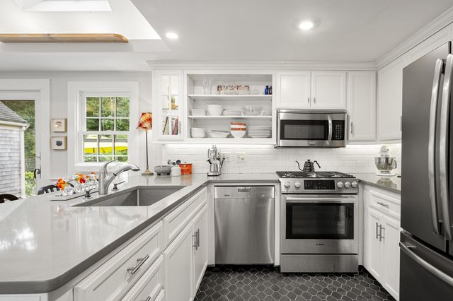 18 Manor Drive, East Sandwich, MA 02537