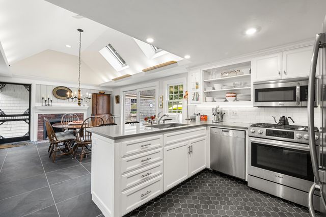 18 Manor Drive, East Sandwich, MA 02537