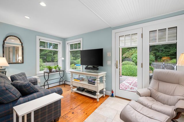 18 Manor Drive, East Sandwich, MA 02537