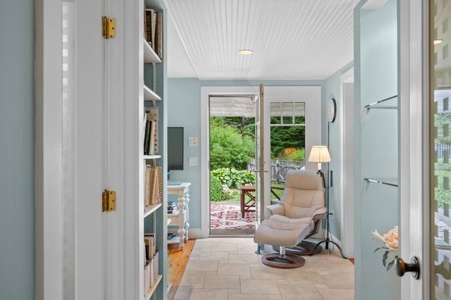 18 Manor Drive, East Sandwich, MA 02537