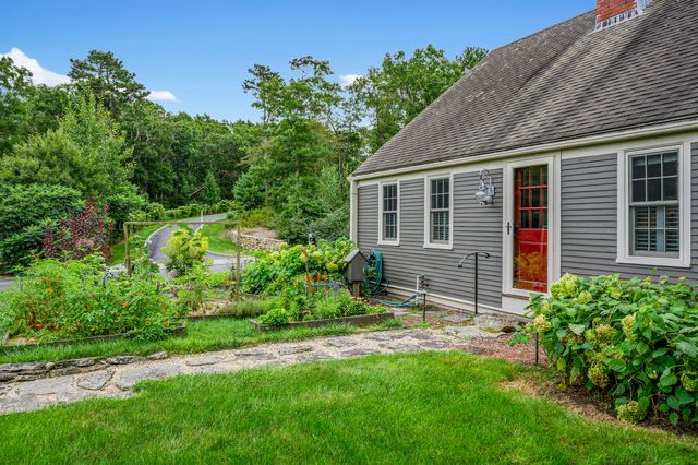 18 Manor Drive, East Sandwich, MA 02537