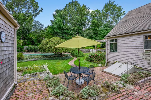 18 Manor Drive, East Sandwich, MA 02537