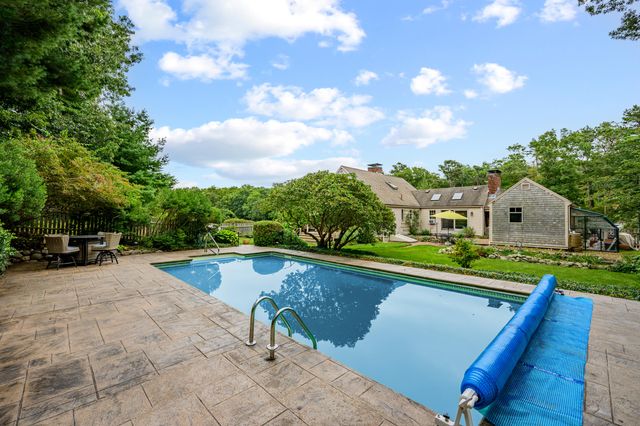 18 Manor Drive, East Sandwich, MA 02537