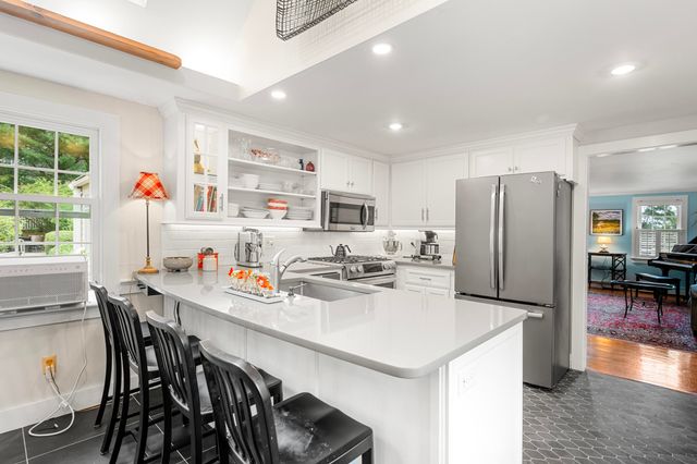 18 Manor Drive, East Sandwich, MA 02537