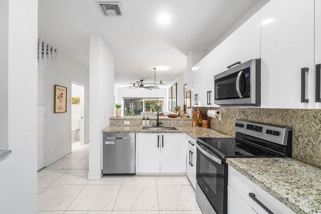 6968 Crooked Fence Drive, Lake Worth, FL 33467