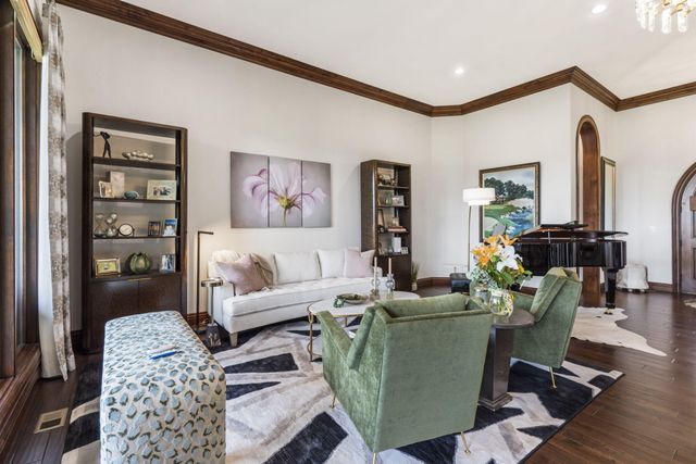 5613 S Dunrobin Drive, Springfield, MO 65809