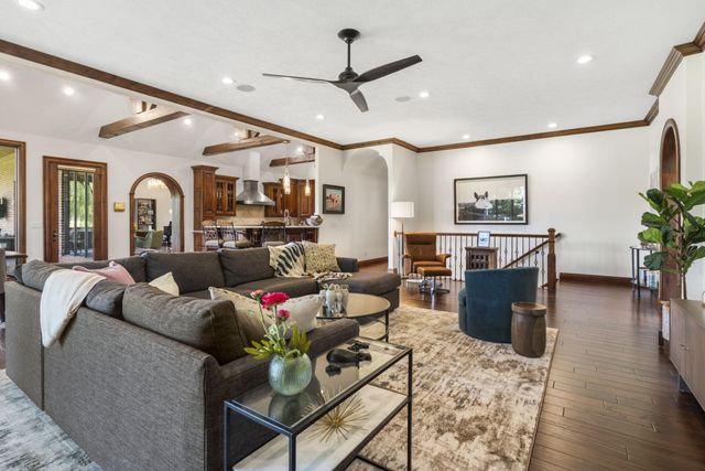 5613 S Dunrobin Drive, Springfield, MO 65809