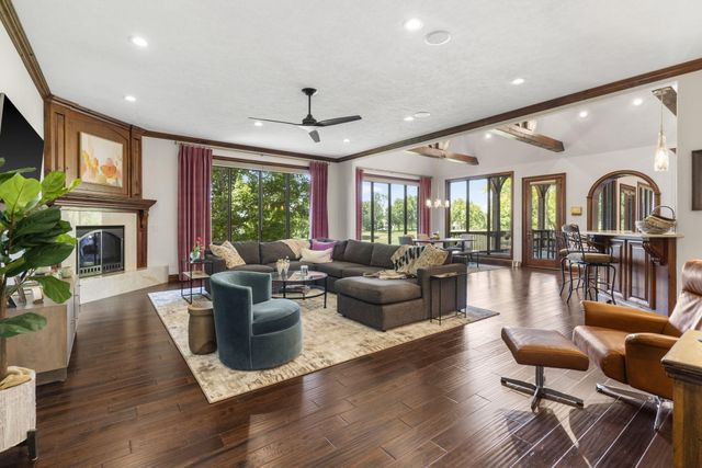 5613 S Dunrobin Drive, Springfield, MO 65809