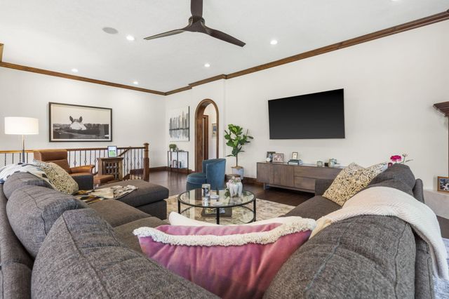 5613 S Dunrobin Drive, Springfield, MO 65809