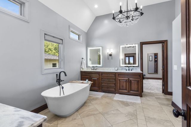 5613 S Dunrobin Drive, Springfield, MO 65809