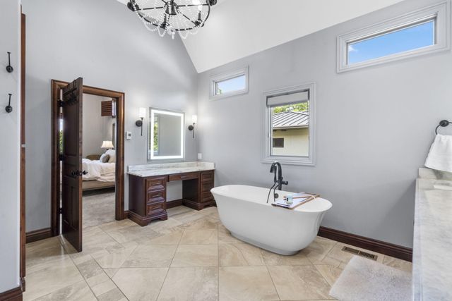 5613 S Dunrobin Drive, Springfield, MO 65809