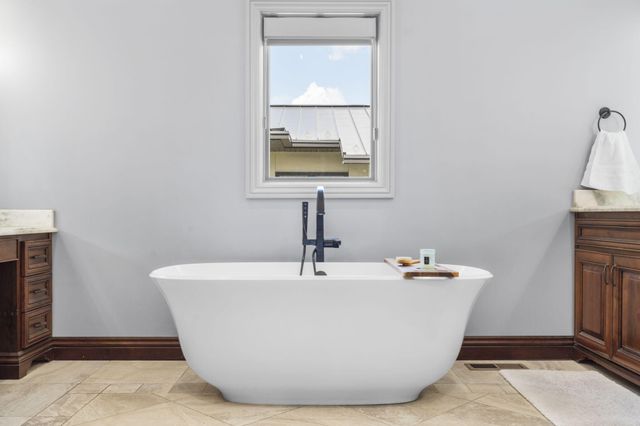 5613 S Dunrobin Drive, Springfield, MO 65809