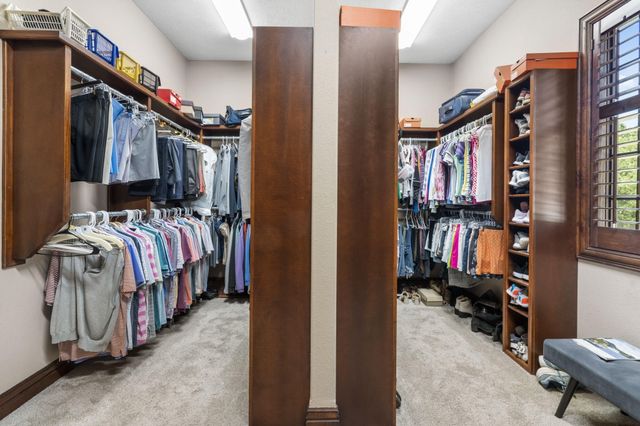 5613 S Dunrobin Drive, Springfield, MO 65809