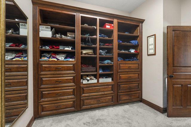 5613 S Dunrobin Drive, Springfield, MO 65809