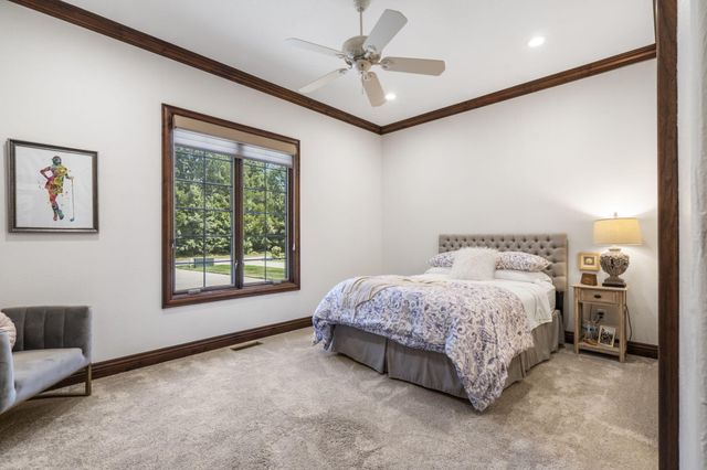 5613 S Dunrobin Drive, Springfield, MO 65809