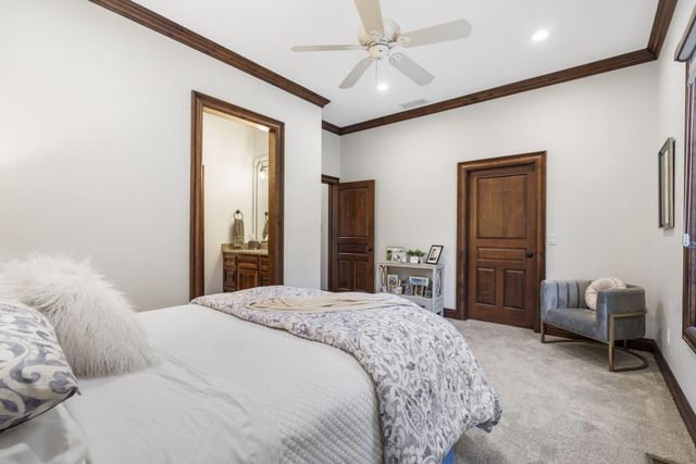 5613 S Dunrobin Drive, Springfield, MO 65809