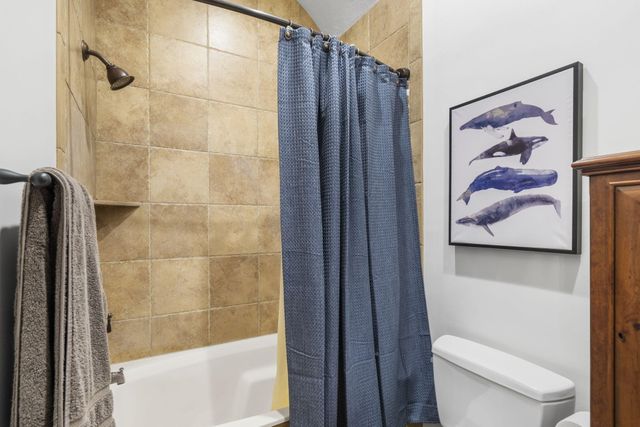 5613 S Dunrobin Drive, Springfield, MO 65809