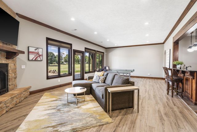 5613 S Dunrobin Drive, Springfield, MO 65809