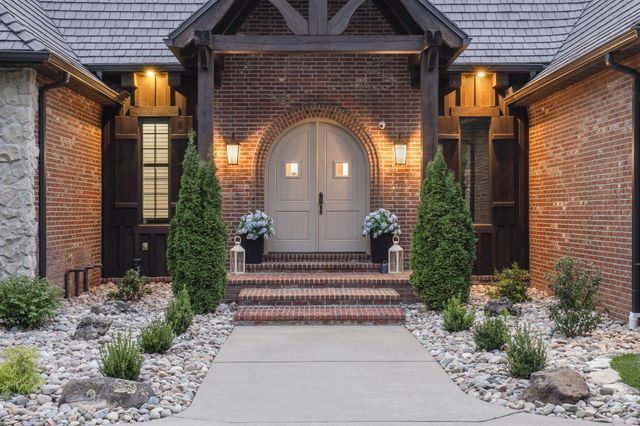 5613 S Dunrobin Drive, Springfield, MO 65809