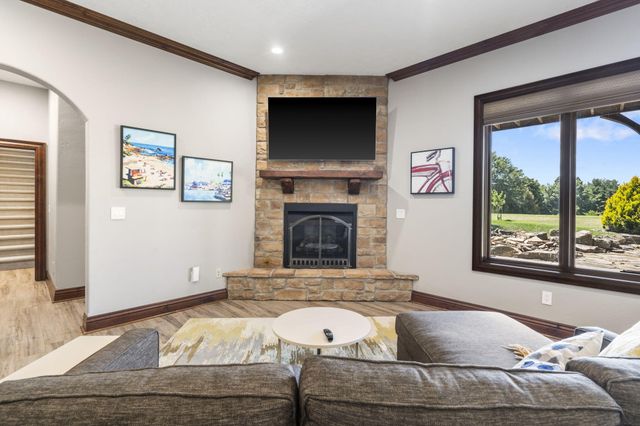 5613 S Dunrobin Drive, Springfield, MO 65809