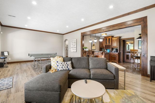 5613 S Dunrobin Drive, Springfield, MO 65809