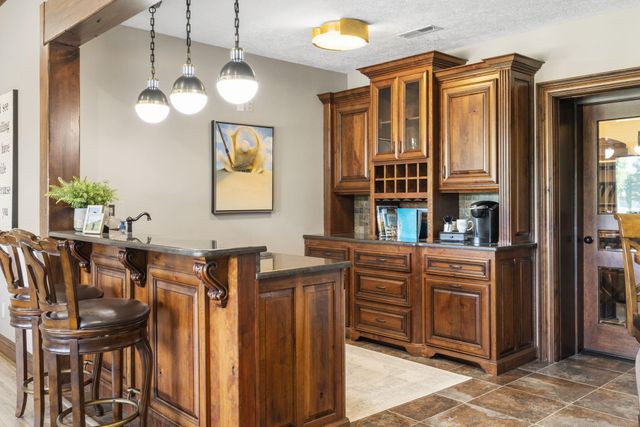 5613 S Dunrobin Drive, Springfield, MO 65809