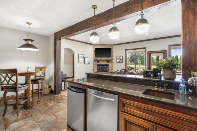 5613 S Dunrobin Drive, Springfield, MO 65809