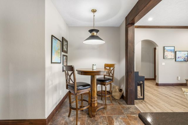 5613 S Dunrobin Drive, Springfield, MO 65809