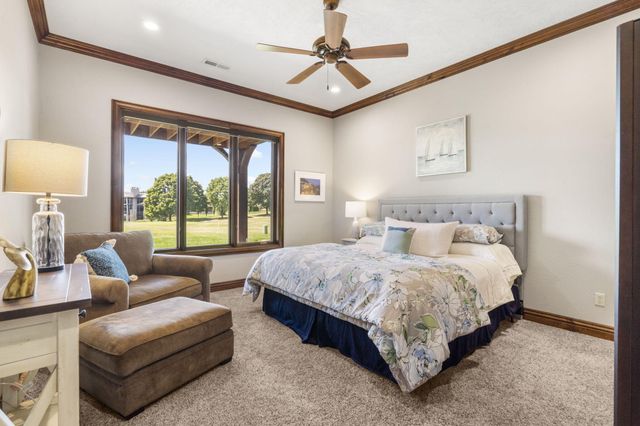 5613 S Dunrobin Drive, Springfield, MO 65809