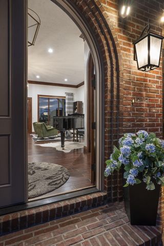 5613 S Dunrobin Drive, Springfield, MO 65809