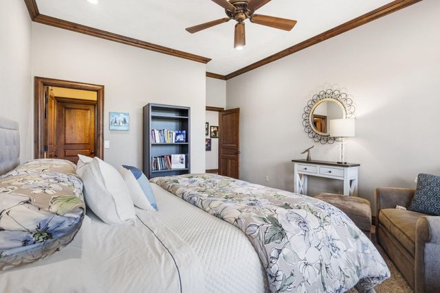 5613 S Dunrobin Drive, Springfield, MO 65809