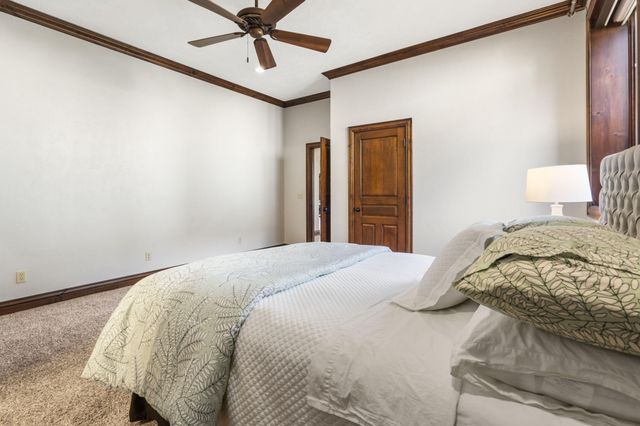 5613 S Dunrobin Drive, Springfield, MO 65809