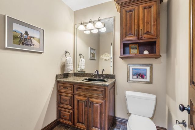 5613 S Dunrobin Drive, Springfield, MO 65809