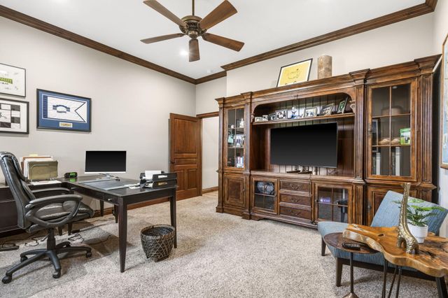 5613 S Dunrobin Drive, Springfield, MO 65809