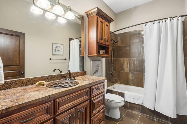 5613 S Dunrobin Drive, Springfield, MO 65809