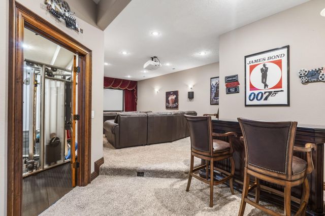 5613 S Dunrobin Drive, Springfield, MO 65809