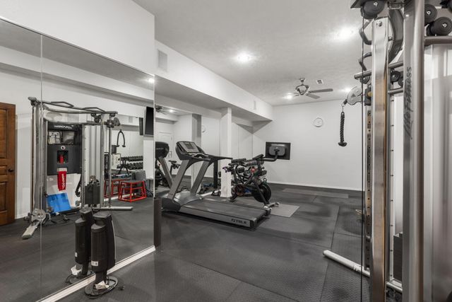 5613 S Dunrobin Drive, Springfield, MO 65809